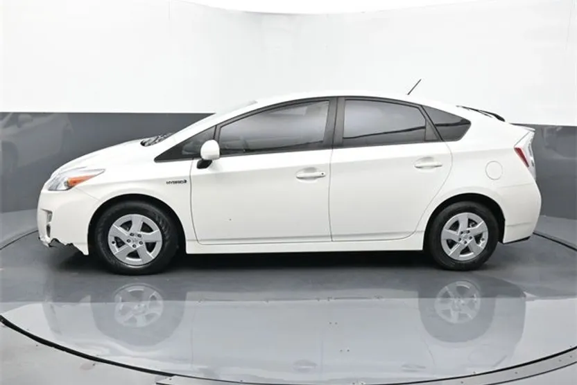 2010 Toyota Prius Two photo 1