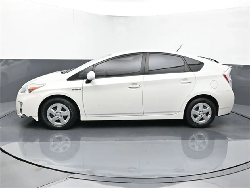2010 Toyota Prius Two photo 1