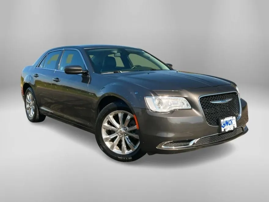 2017 Chrysler 300 Limited photo 1