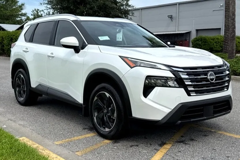 2025 Nissan Rogue SV photo 1
