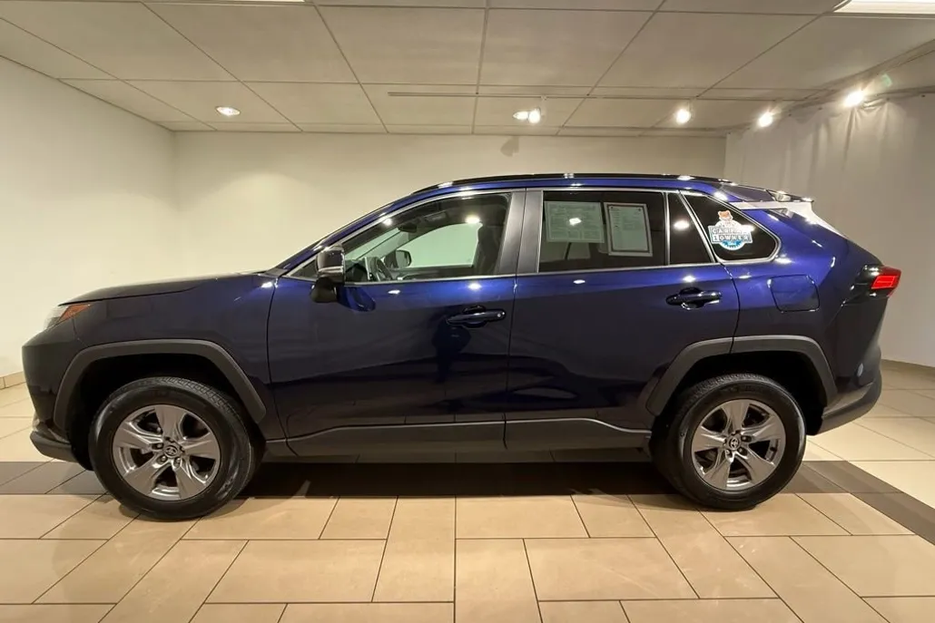 2025 Toyota RAV4 XLE photo 1