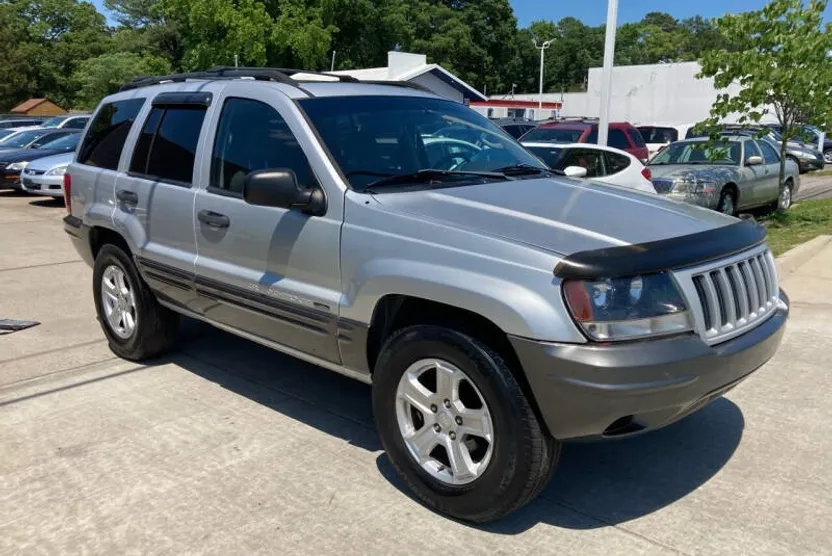 2004 Jeep Grand Cherokee Laredo photo 1