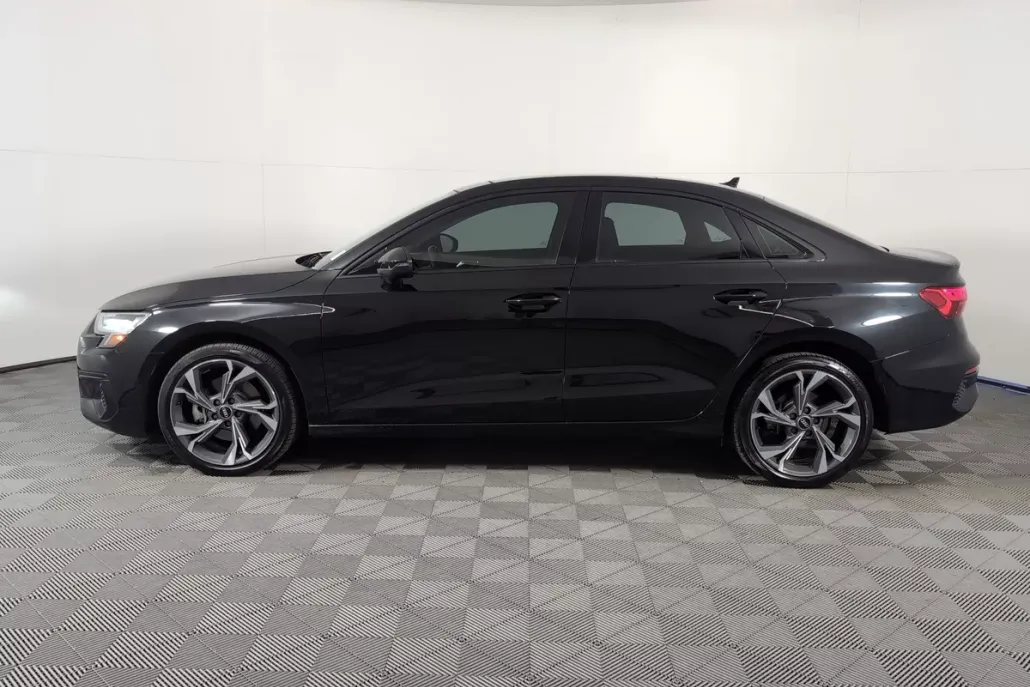 2022 Audi A3 40 Premium photo 1
