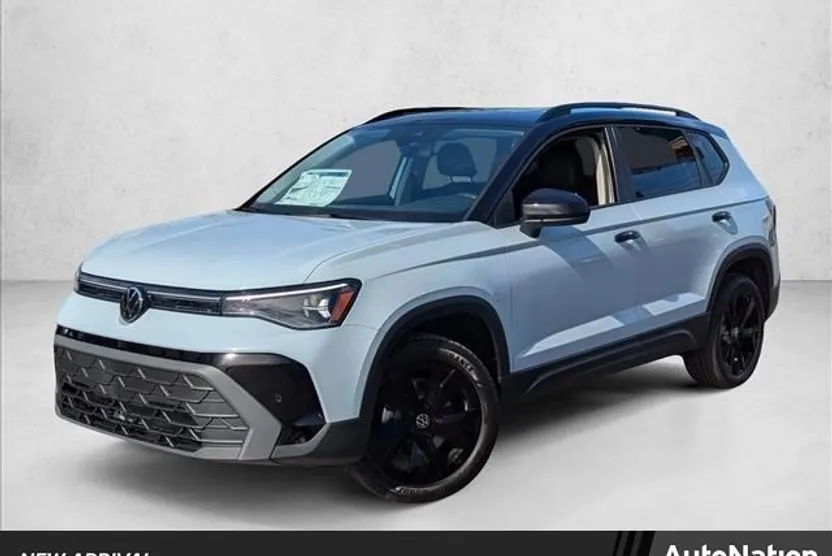 2025 Volkswagen Taos SE photo 1