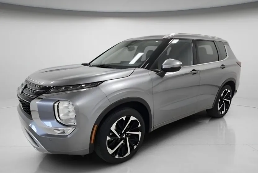 2022 Mitsubishi Outlander SEL photo 1