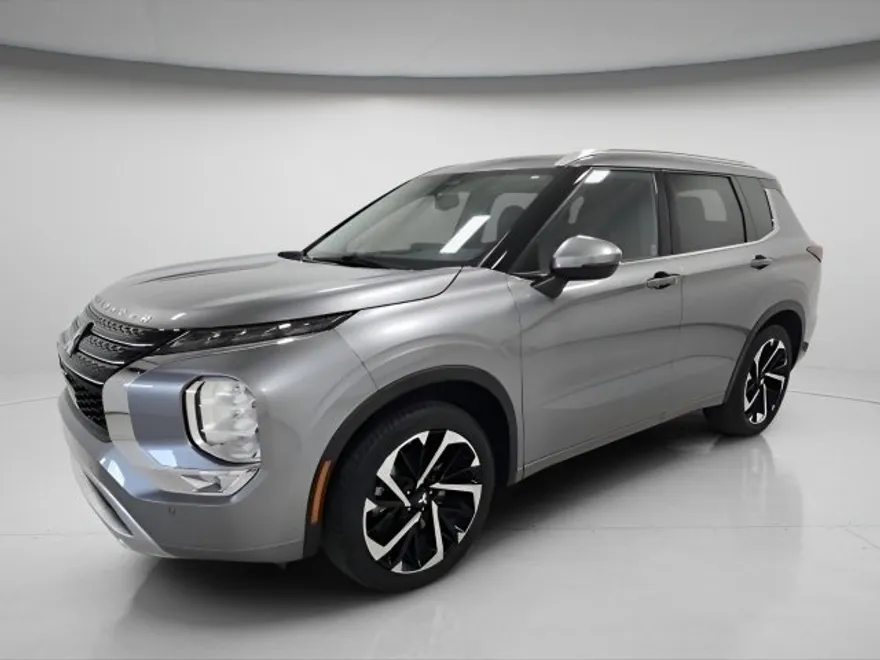 2022 Mitsubishi Outlander SEL photo 1