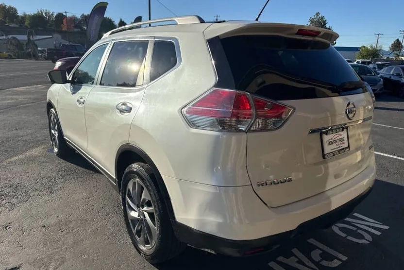 2015 Nissan Rogue SL photo 1