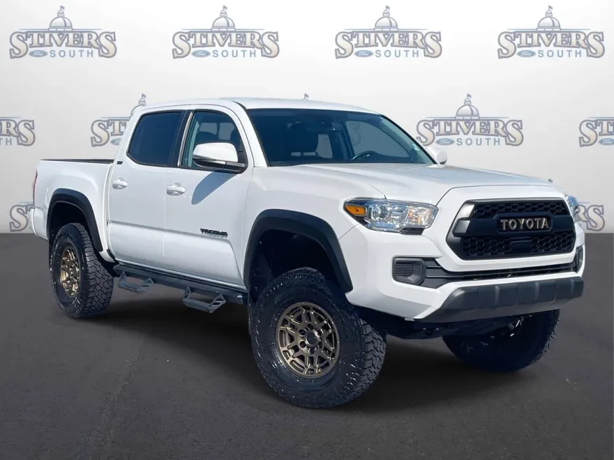 2022 Toyota Tacoma SR5 photo 1