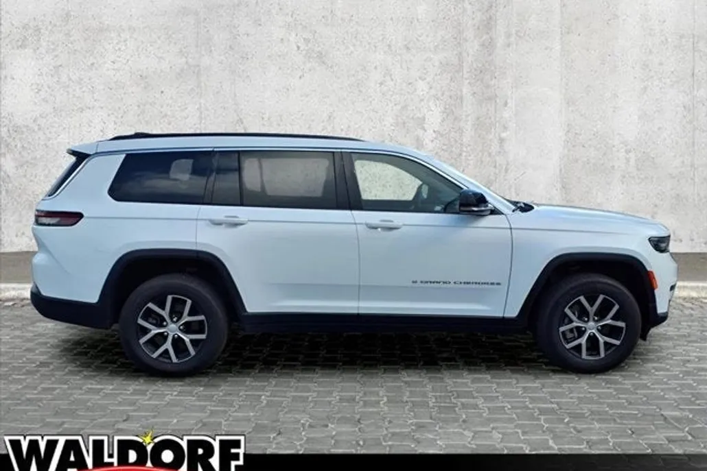 2024 Jeep Grand Cherokee Limited photo 1
