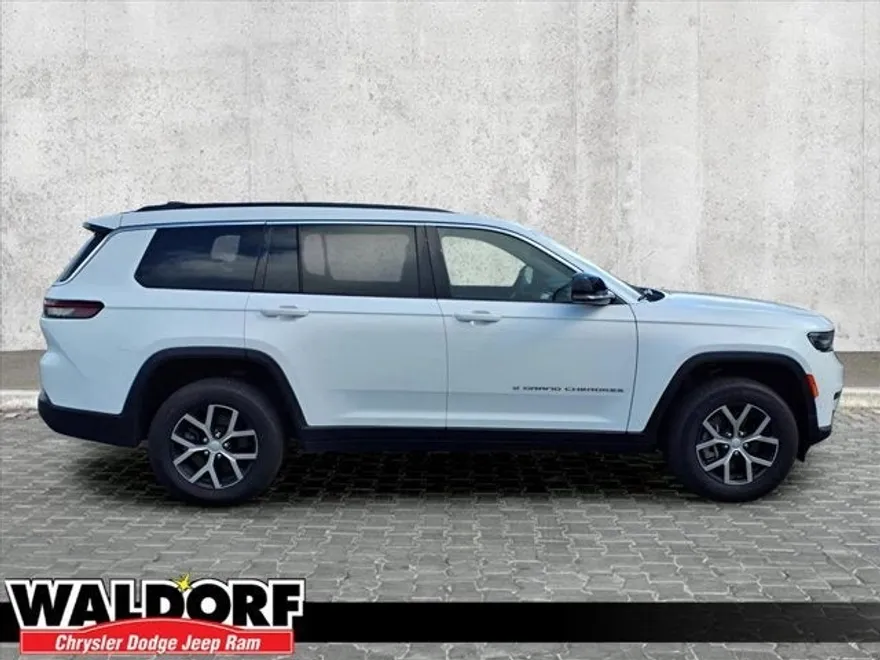2024 Jeep Grand Cherokee Limited photo 1