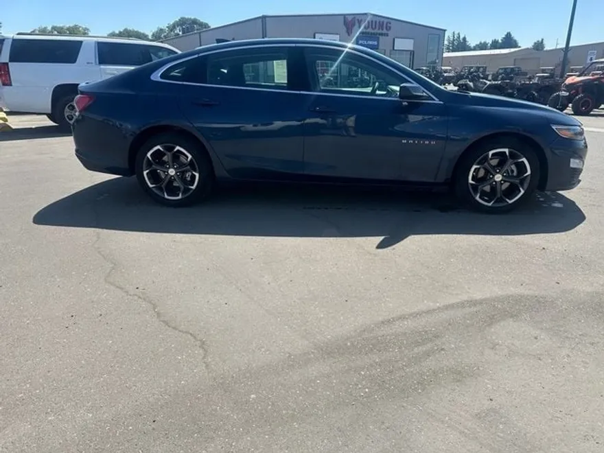 2022 Chevrolet Malibu 1LT photo 1