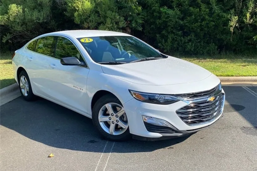 2023 Chevrolet Malibu LS photo 1