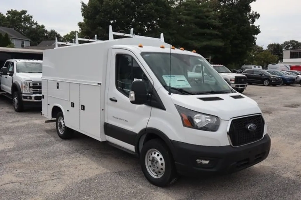 2025 Ford Transit Cutaway photo 1