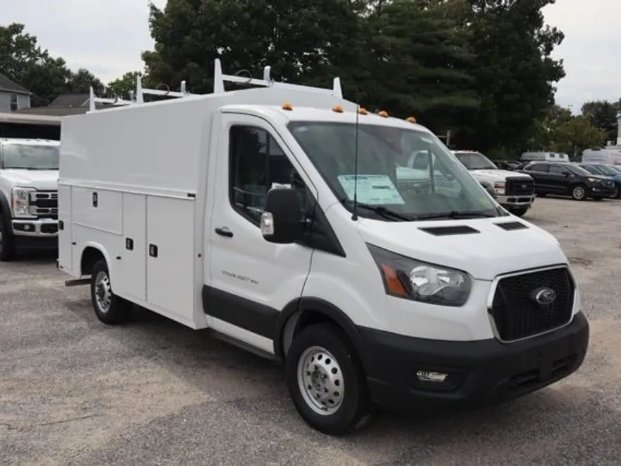 2025 Ford Transit Cutaway photo 1