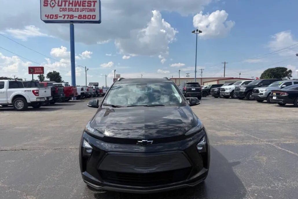 2023 Chevrolet Bolt EUV photo 1