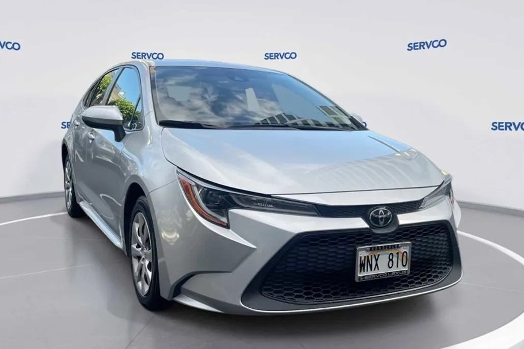 2022 Toyota Corolla LE photo 1
