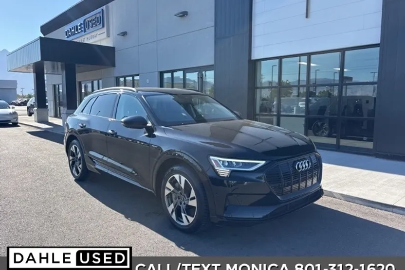 2021 Audi e-tron Premium photo 1