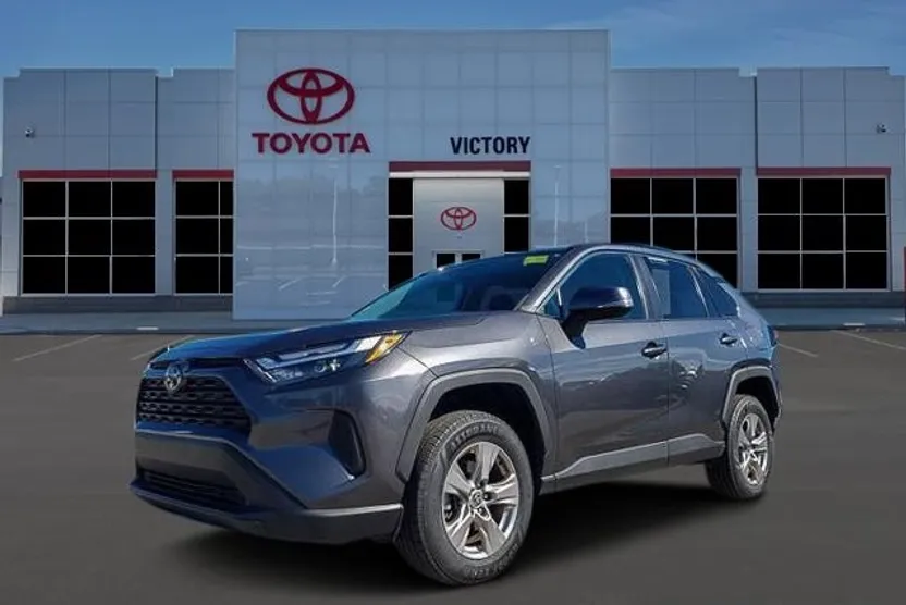 2022 Toyota RAV4 XLE photo 1