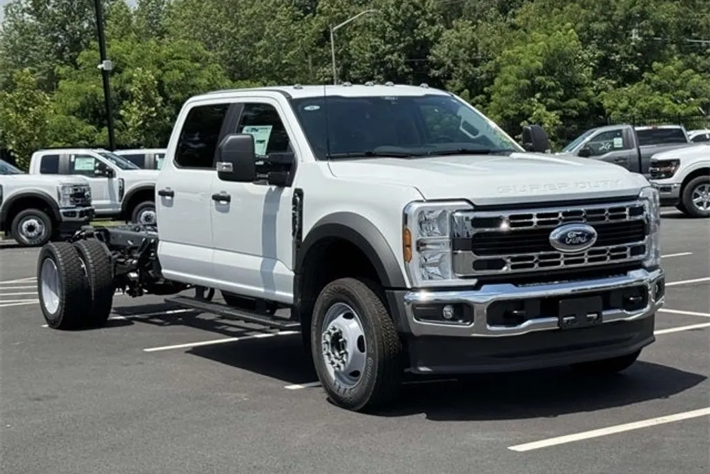 2025 Ford F-450 photo 1