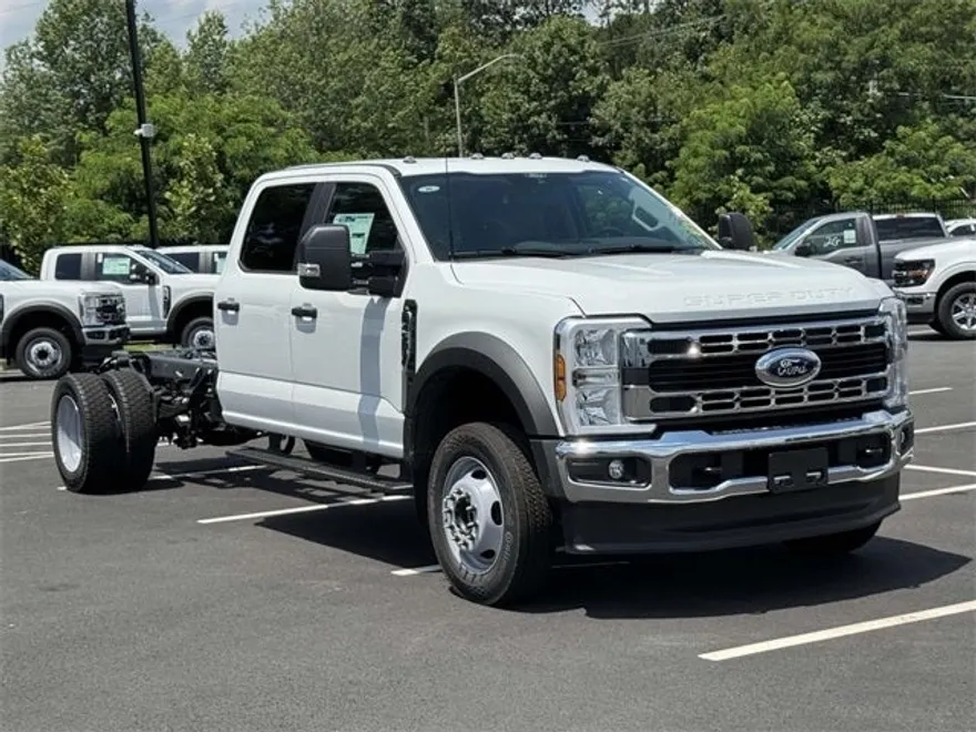 2025 Ford F-450 photo 1