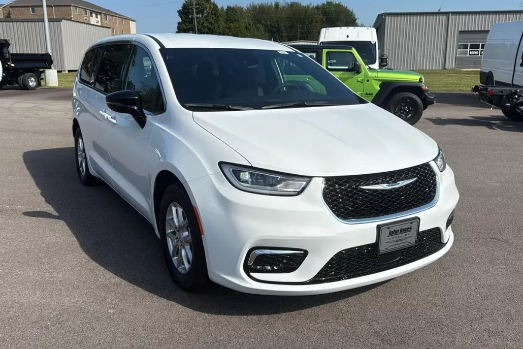 2026 Chrysler Pacifica photo 1