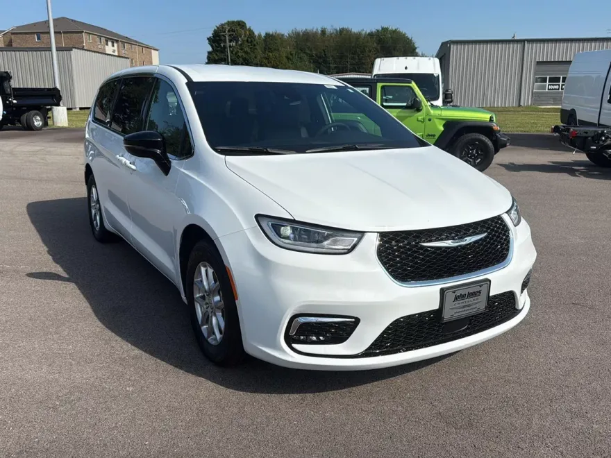 2026 Chrysler Pacifica photo 1