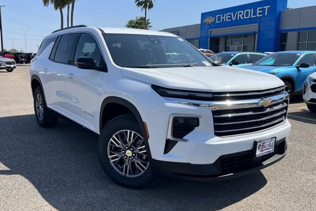 2025 Chevrolet Traverse photo 1