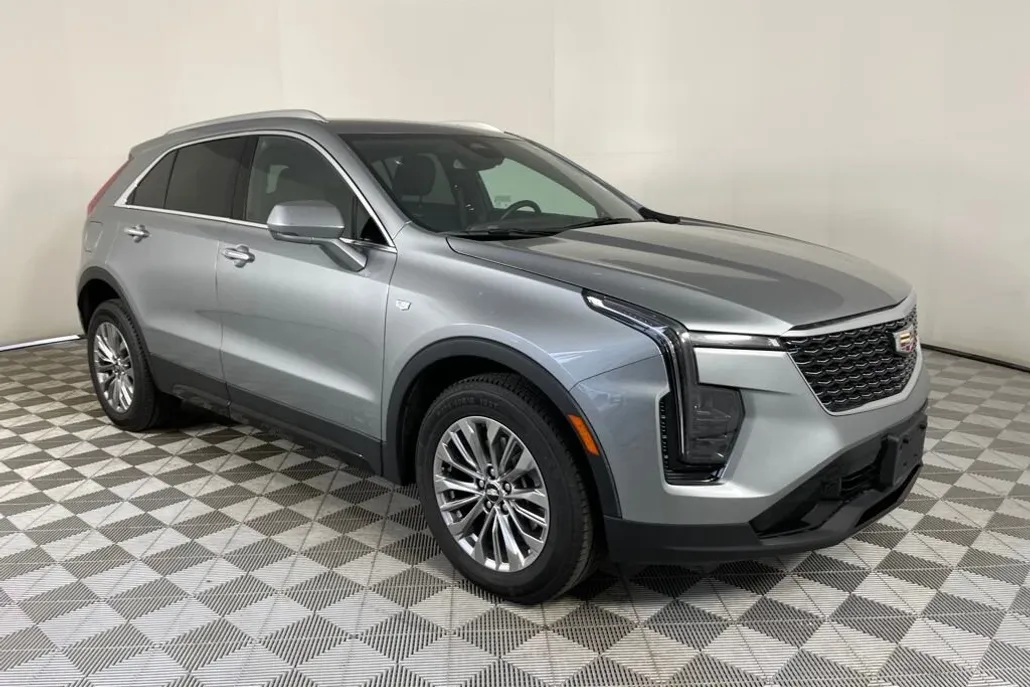 2024 Cadillac XT4 Premium Luxury photo 1
