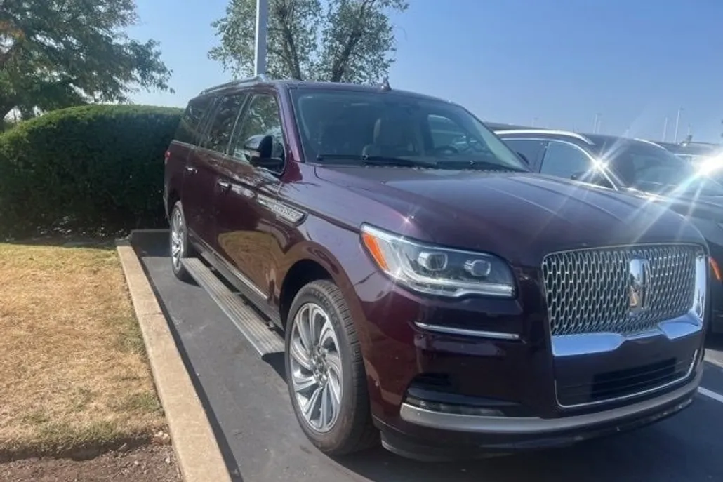 2024 Lincoln Navigator L Premiere photo 1