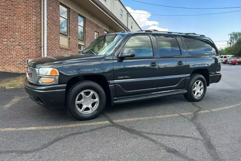 2004 Gmc Yukon XL 1500 Denali photo 1