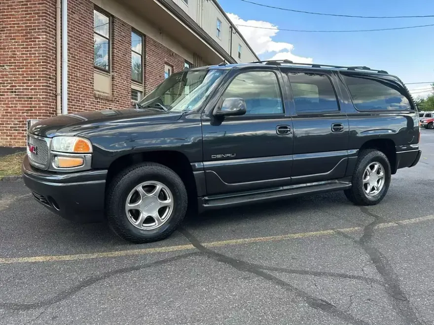 2004 Gmc Yukon XL 1500 Denali photo 1