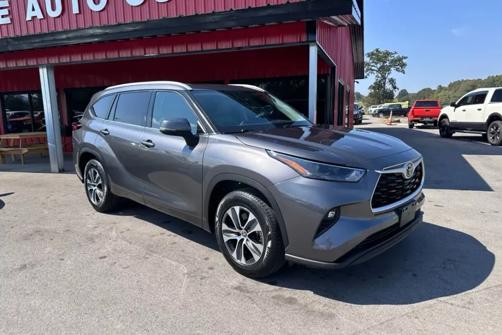 2022 Toyota Highlander XLE Sport photo 1