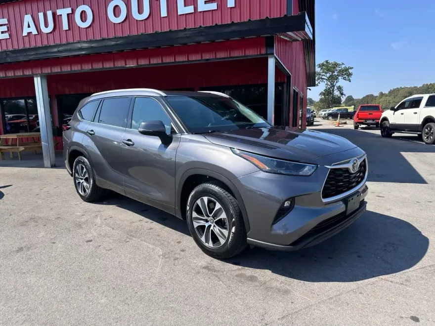 2022 Toyota Highlander XLE Sport photo 1