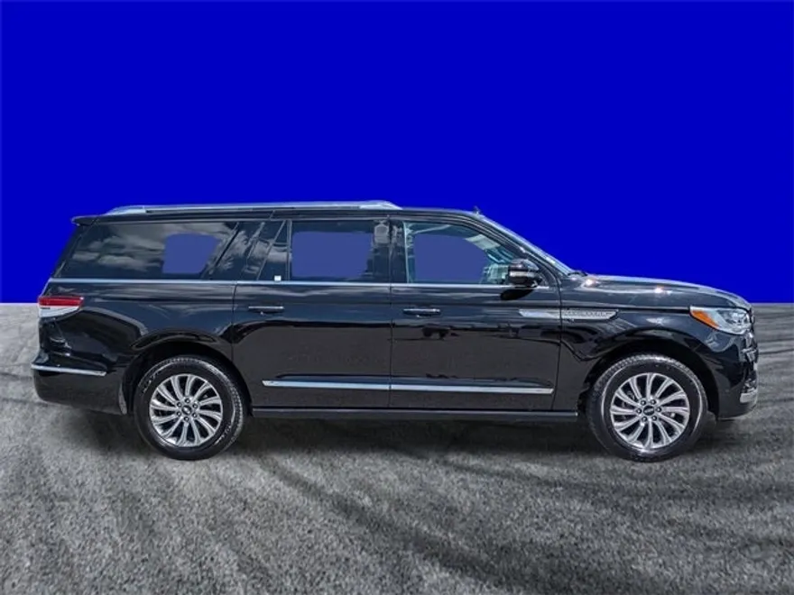 2024 Lincoln Navigator L Premiere photo 1