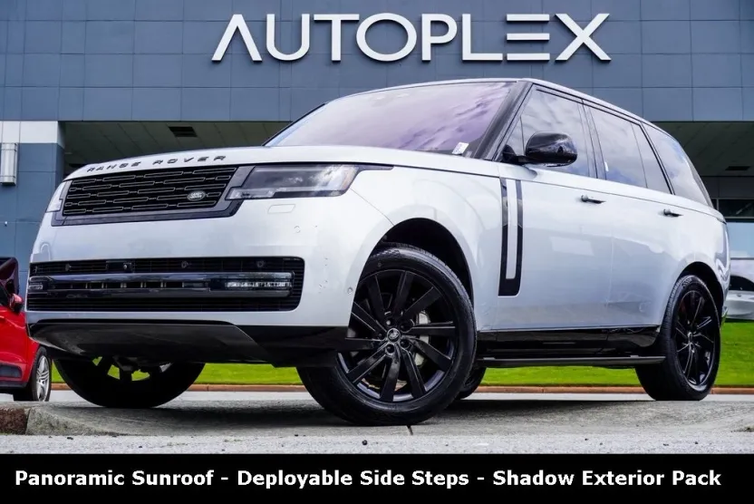 2023 Land Rover Range Rover SE photo 1