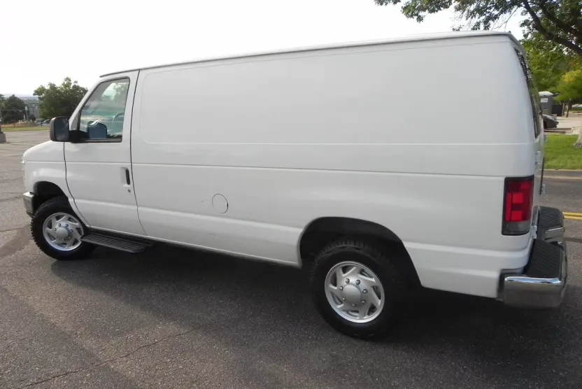2009 Ford E-150 photo 1