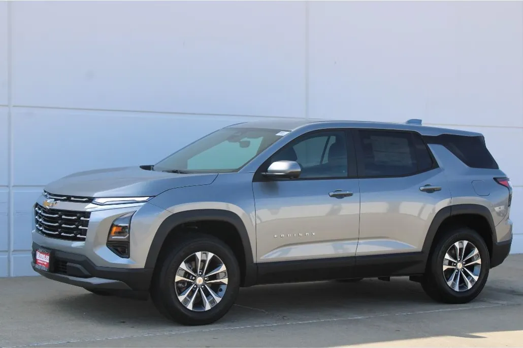 2026 Chevrolet Equinox LT photo 1