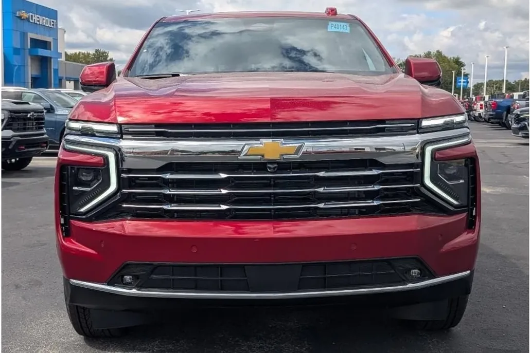 2025 Chevrolet Suburban LT photo 1
