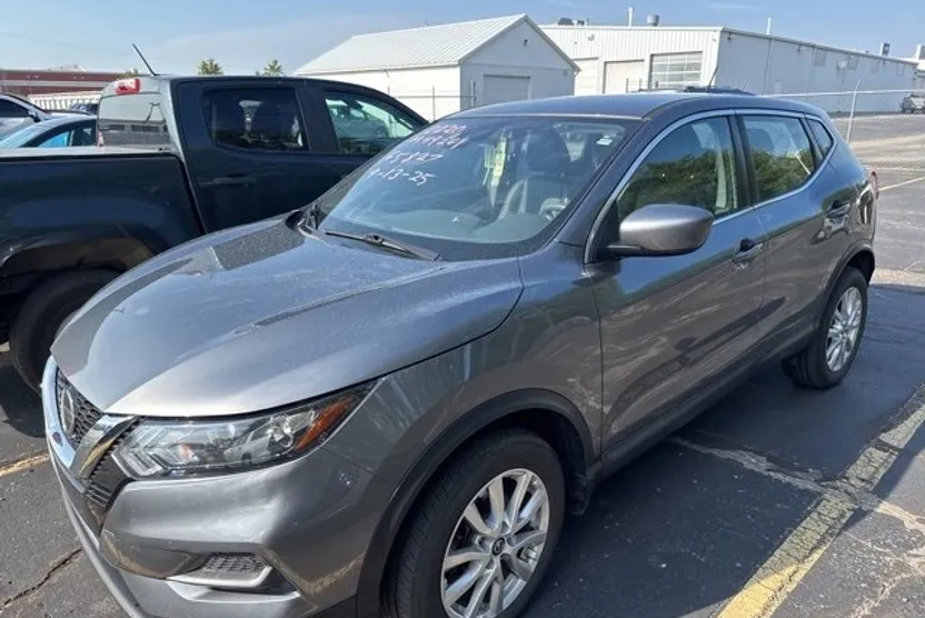 2020 Nissan Rogue Sport S photo 1