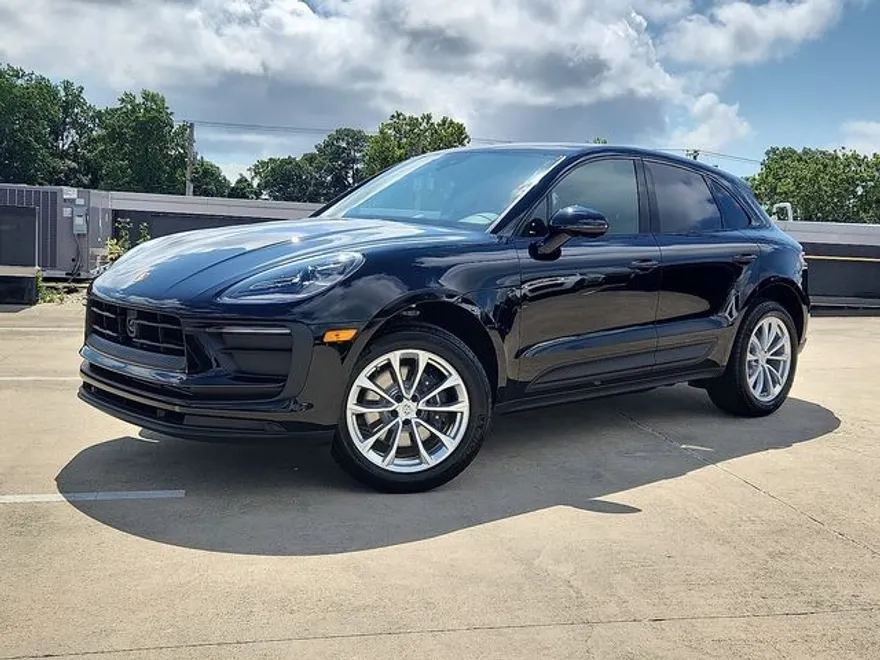 2026 Porsche Macan T photo 1