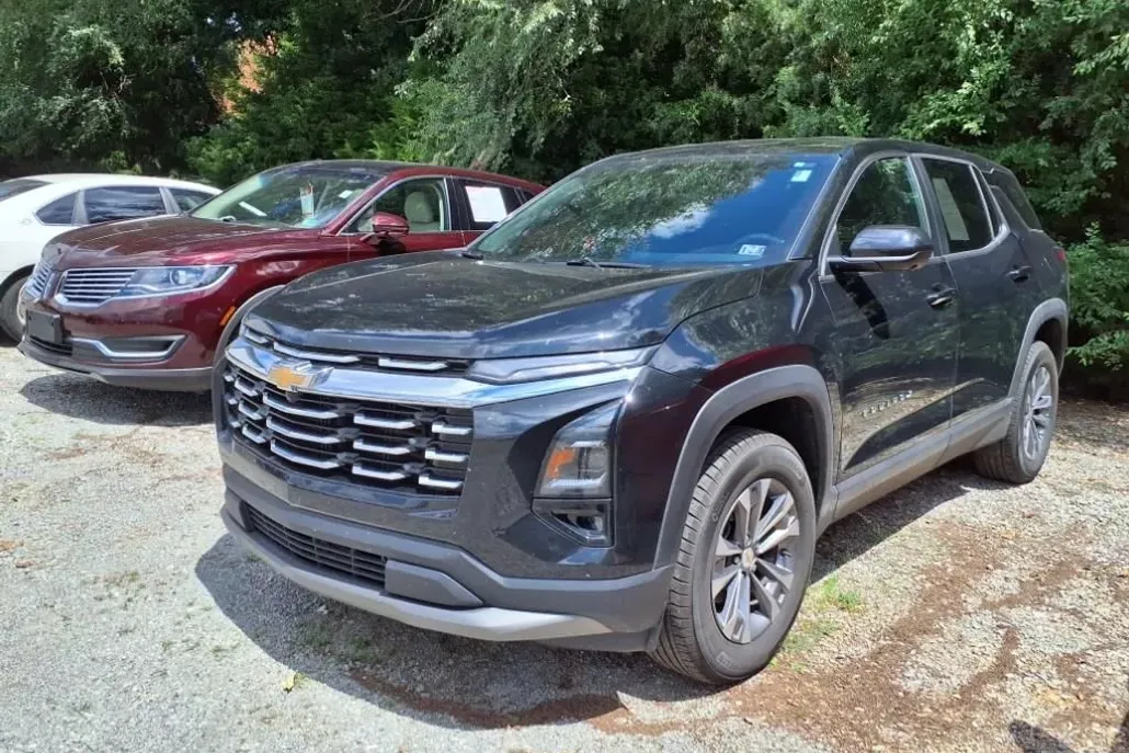 2025 Chevrolet Equinox LT photo 1