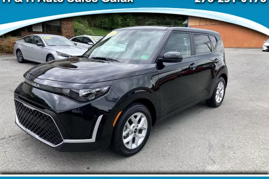 2024 Kia Soul LX photo 1