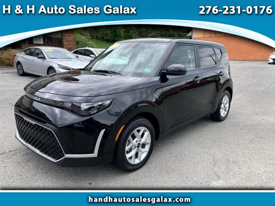 2024 Kia Soul LX photo 1