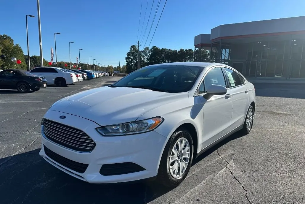 2014 Ford Fusion S photo 1