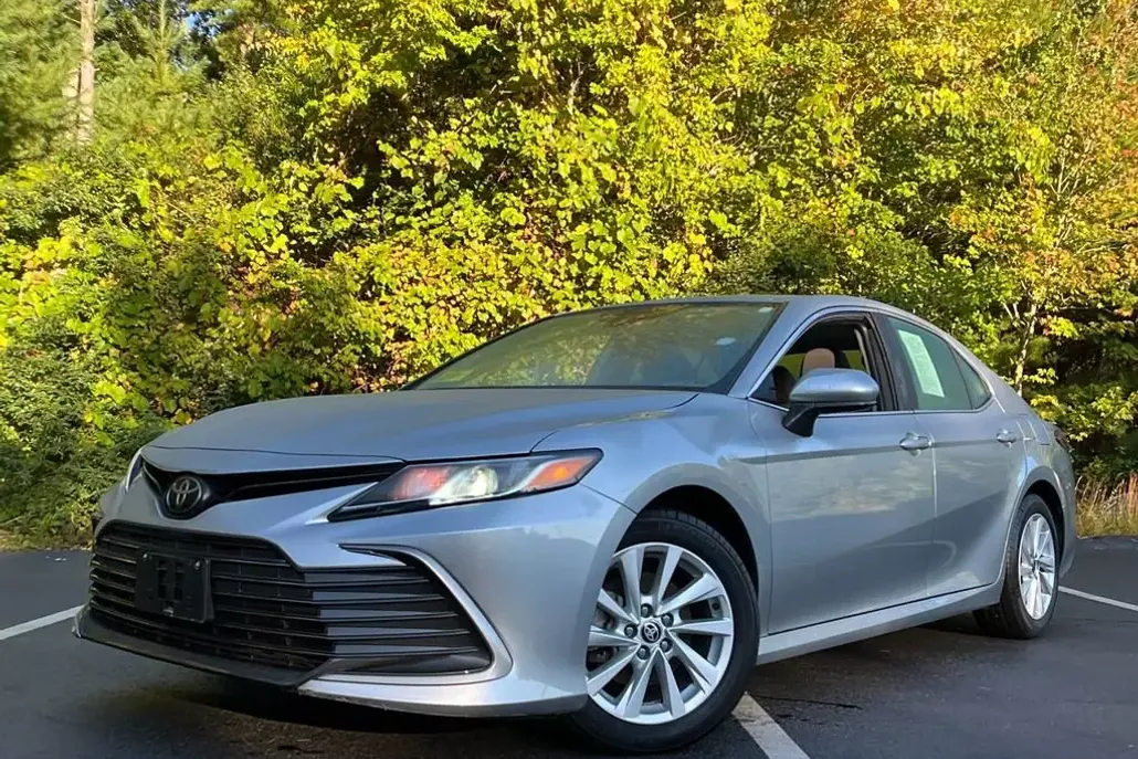 2024 Toyota Camry LE photo 1