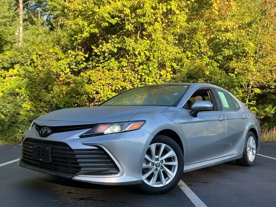 2024 Toyota Camry LE photo 1