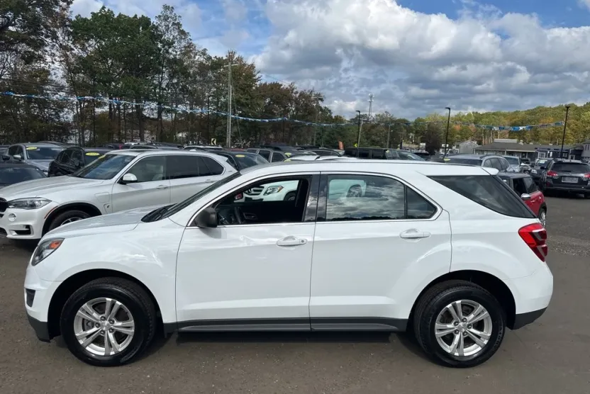 2017 Chevrolet Equinox LS photo 1