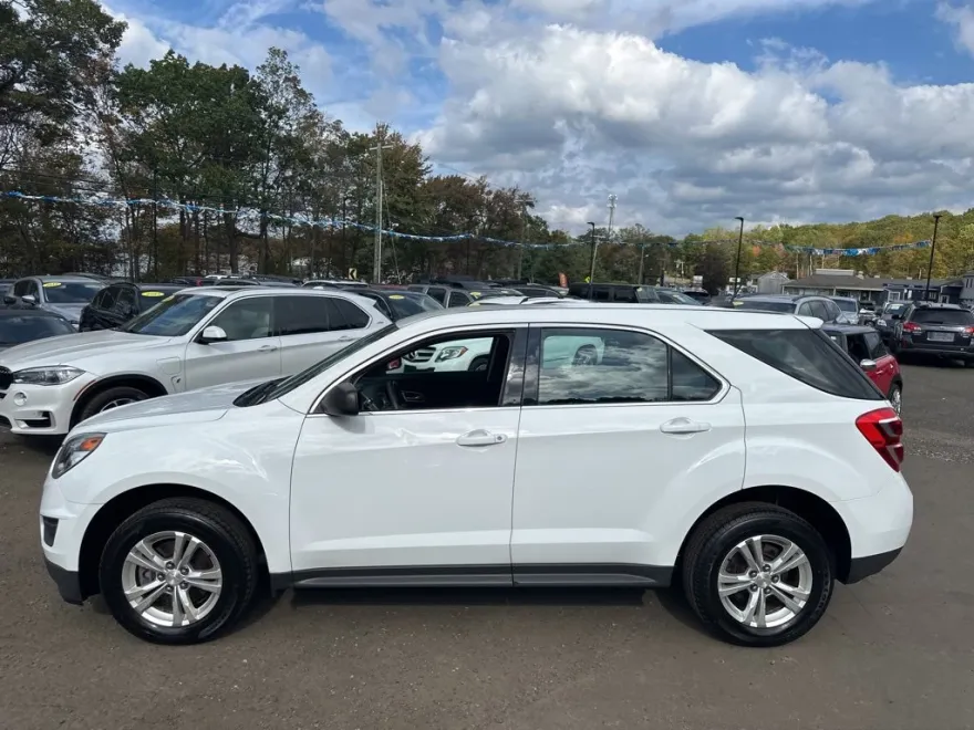 2017 Chevrolet Equinox LS photo 1