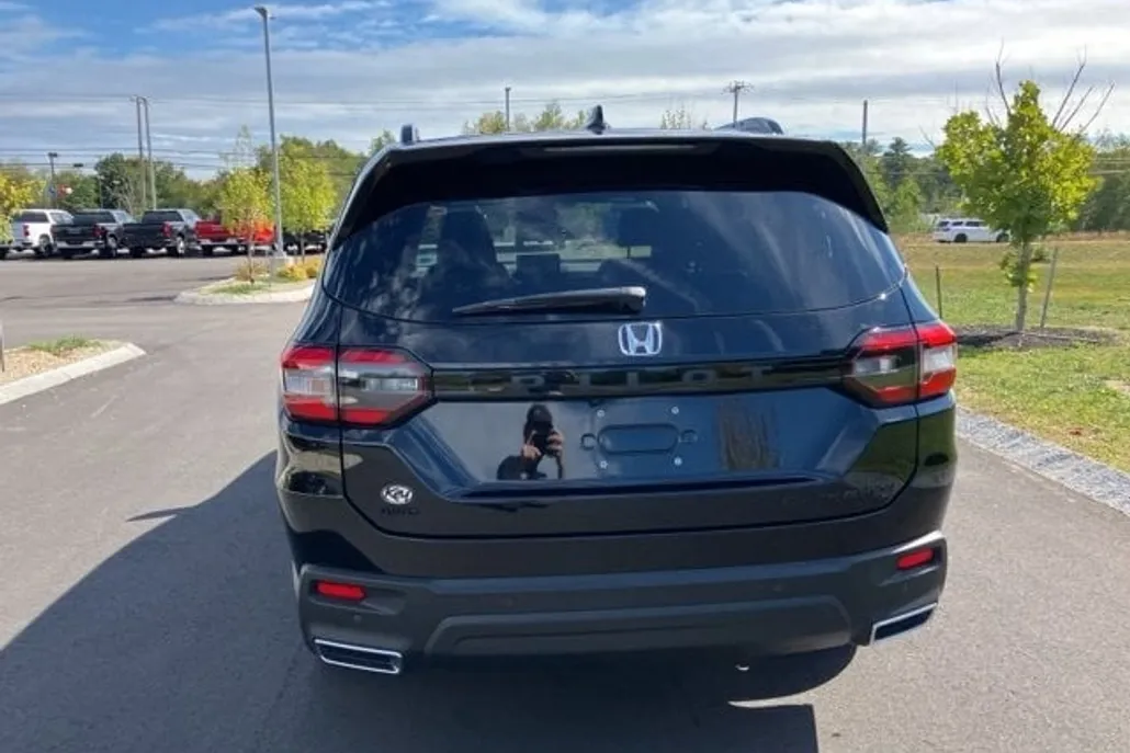2025 Honda Pilot Black Edition photo 1