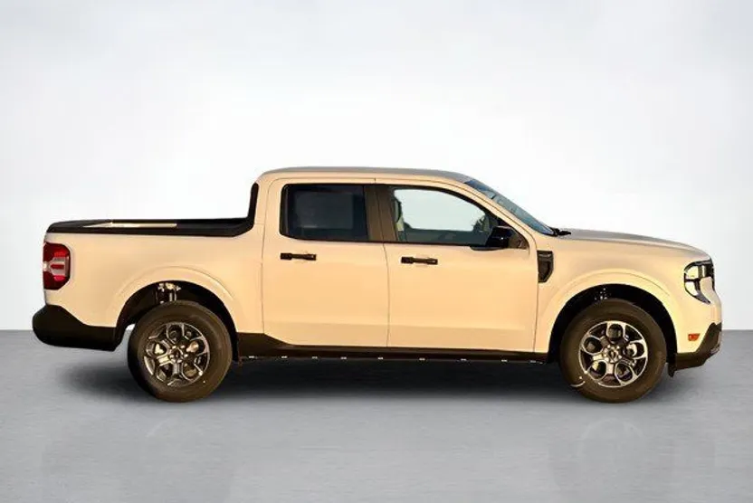 2025 Ford Maverick XLT photo 1